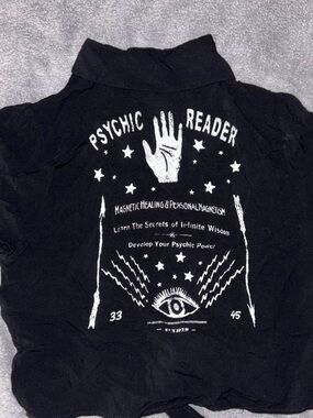 Hot Topic Black Star Button Women's psychic crop top